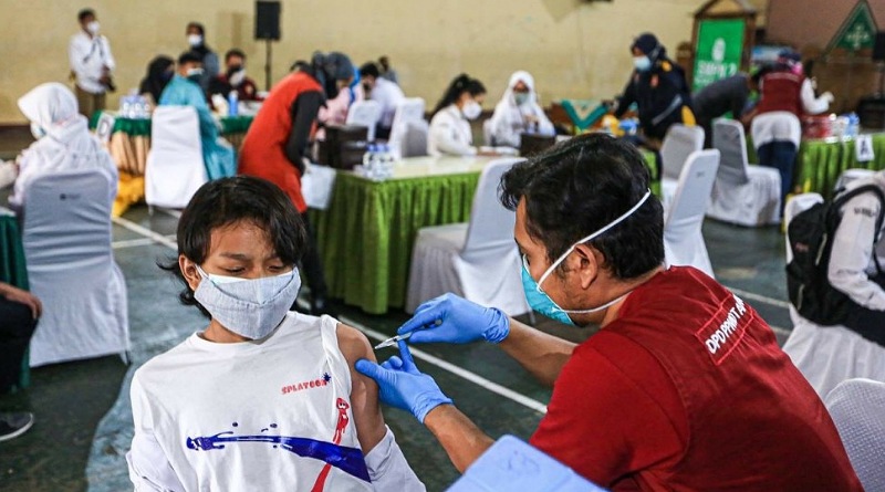 Vaksinasi Covid-19 Usia 12-17 Tahun Mulai Digelar di Kota Bandung