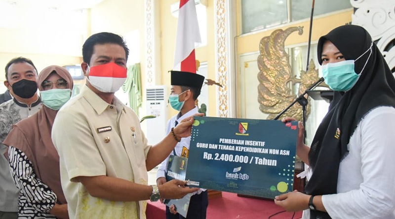 Pemkab Bandung Berikan Insentif Bagi Guru Honorer Rp 2,4 Juta