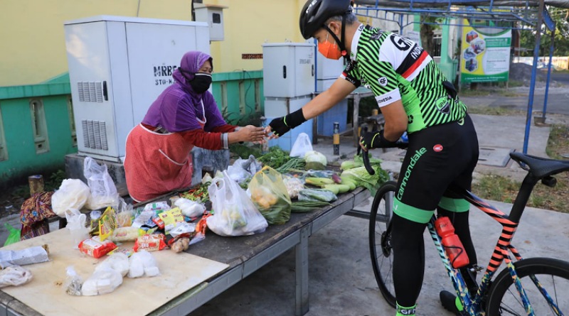 Aksi Peduli Pedagang Kecil, Ganjar Borong Lapak Sayuran dan Pedagang Pisang Keliling