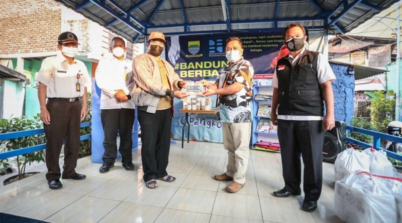 Tak Ingin Warganya Kelaparan, Mang Oded Gerakan Bandung Berbagi