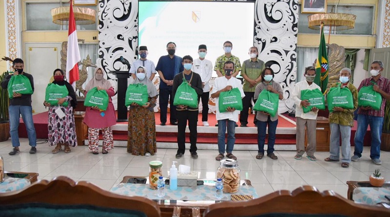 Gerakan ASN Peduli Covid-19 Kabupaten Bandung Berikan Bantuan Paket Sembako