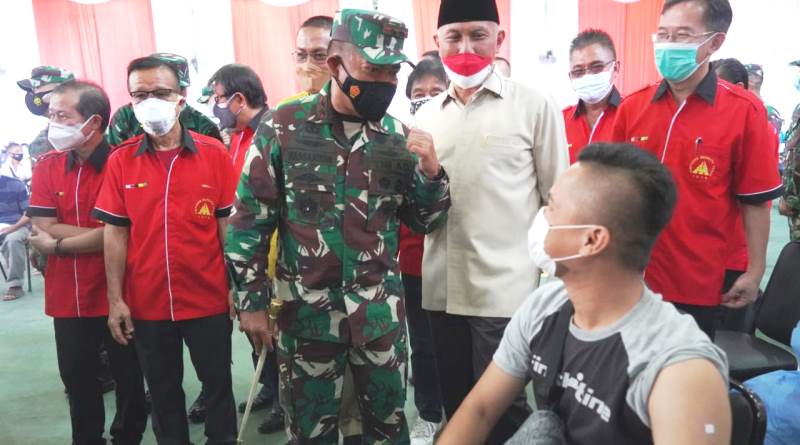 Pangdam I/BB Apresiasi Antusiasme Masyarakat kota Padang Untuk Vaksinasi
