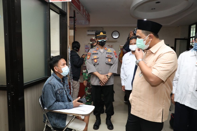 Taj Yasin Imbau Masyarakat Yang Bergejala Untuk Testing