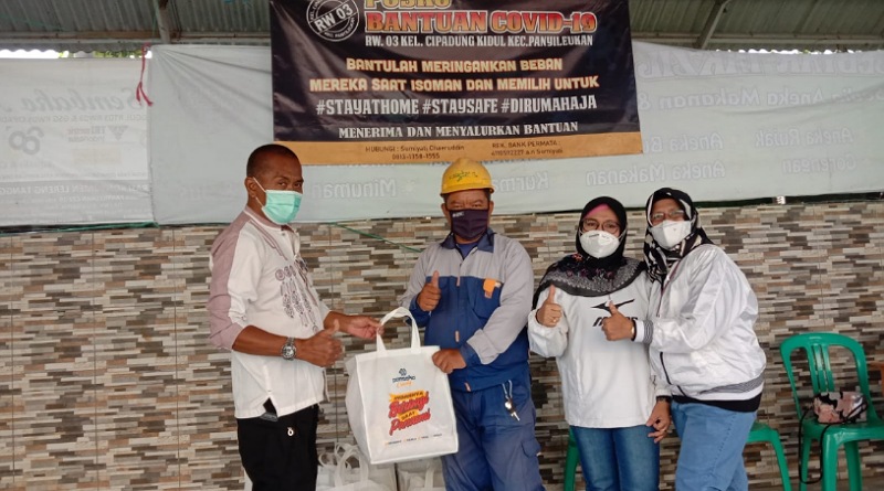 Kang Emil Sumbang 100 Paket Sembako
