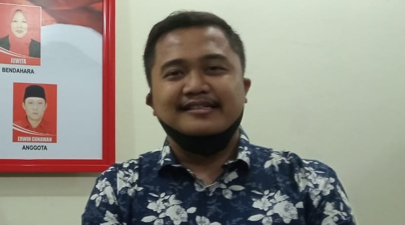 Prihatin, Pengerukkan Sungai Citarik Andalkan Bantuan Sukarela Warga