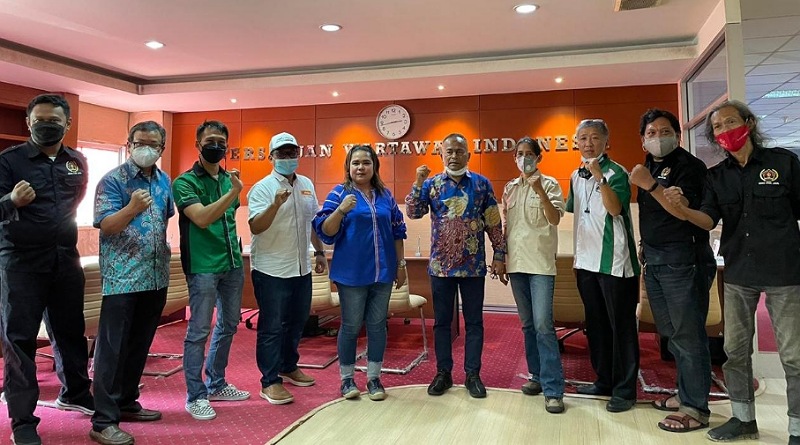 Tim Jelajah Kebangsaan Wartawan–PWI Mengaspal Dengan Ban Motor Kingland