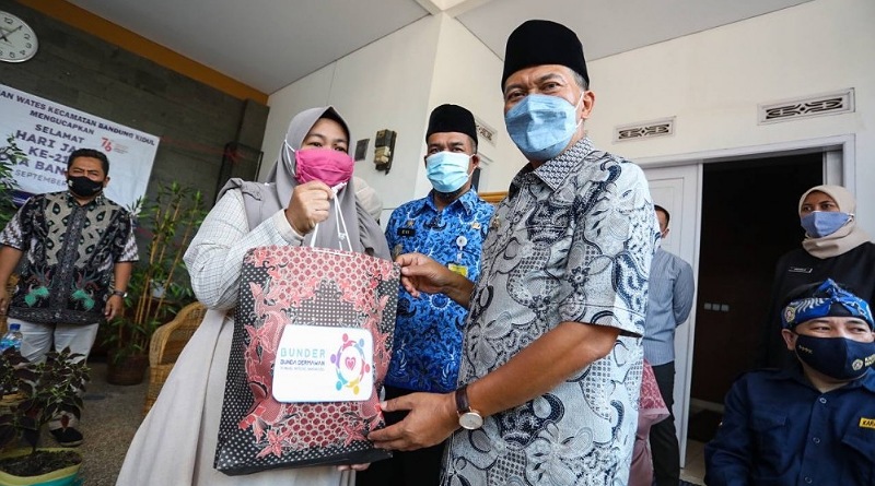 Bandung Berbagi Sebarkan 456 Paket di Kelurahan Wates