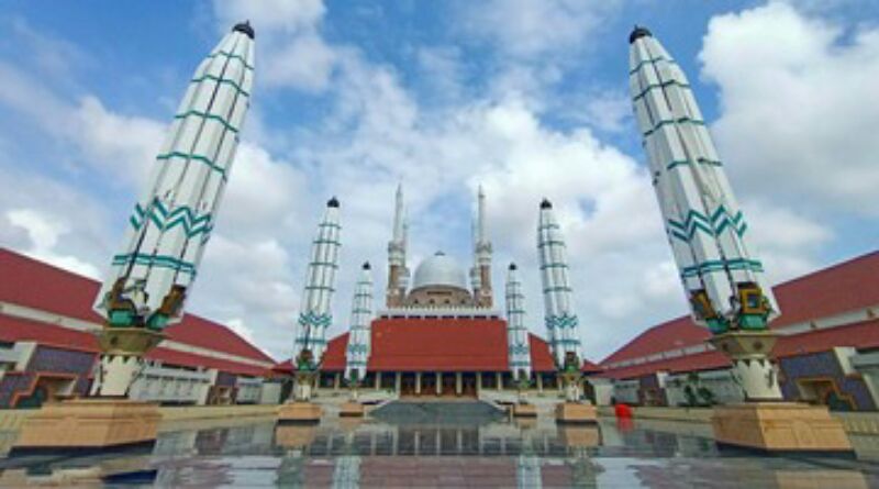 WISATA RELIGI: MAJT, Terluas di Asia Tenggara