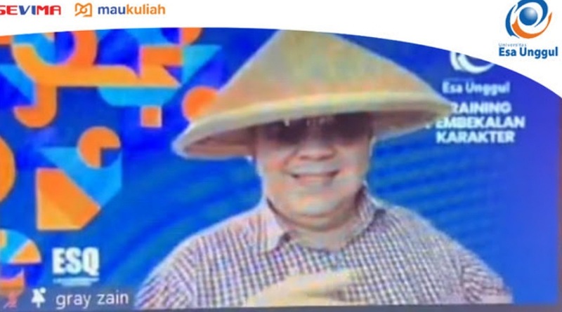 Viral di Tiktok, Ini Kisah Perjuangan Gray Zain yang Mulai Kuliah Sarjana di Usia 58