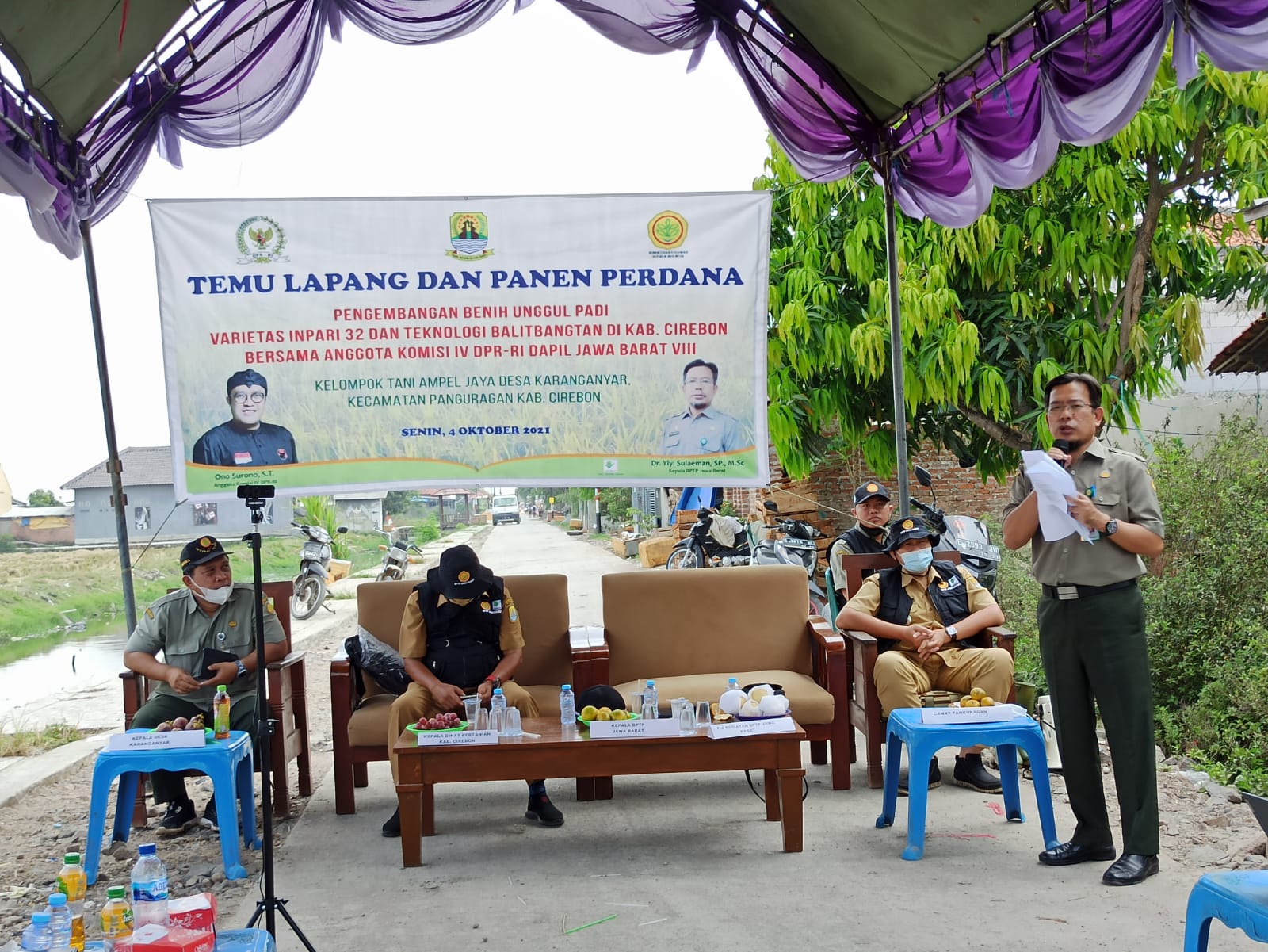 BPTP Jabar Gelar Panen Perdana Beserta Kelompok Tani Ampel Jaya di Cirebon