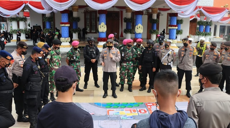 Hadapi Aksi Demo Buruh, Jajaran Polrestabes Surabaya Hadapi dengan Sikap Simpatis dan Humanis