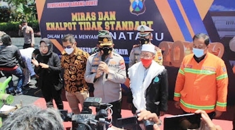 Polrestabes Surabaya Musnahkan Ribuan Botol Miras dan Ratusan Knalpot Brong