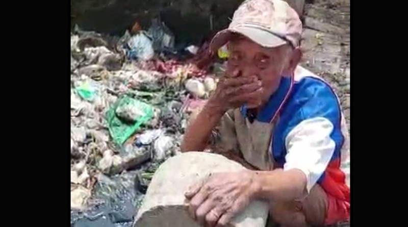 Kesal Banyak Sampah, Kakek 90 Tahun Ini Minum Air Sungai Penuh Kotoran