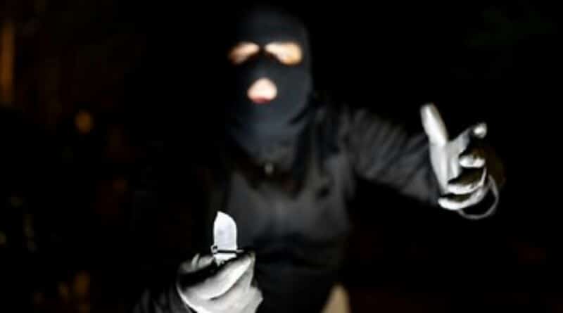 Wanita di Jakbar Tertembak Peluru Begal Berseata Api, Dua Pelaku Diamuk Massa 7 Wanita di Jakbar Tertembak Peluru Begal Berseata Api, Dua Pelaku Diamuk Massa