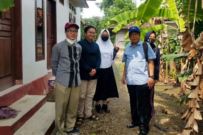 FIS Ajak Guru Besar Arkeologi UI Kunjungi Candi Sambimaya di Indramayu