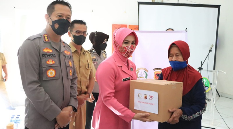 Sambut Hari Bhayangkara, 1000 Paket Sembako Disebar Di Sembilan Wilayah Hukum Polresta Bandung
