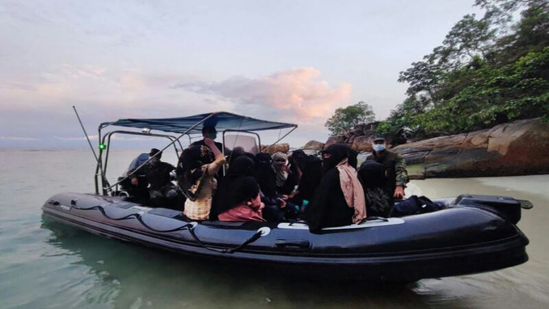 Ditinggalkan Kru Pengangkut, Puluhan Orang Rohingya Terdampar di Pulau Koh Dong Thailand