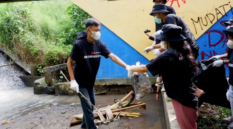 Anak-anak Inisiasi Aksi Bersih Sungai dan Pilah Sampai di Sungai Code Yogyakarta