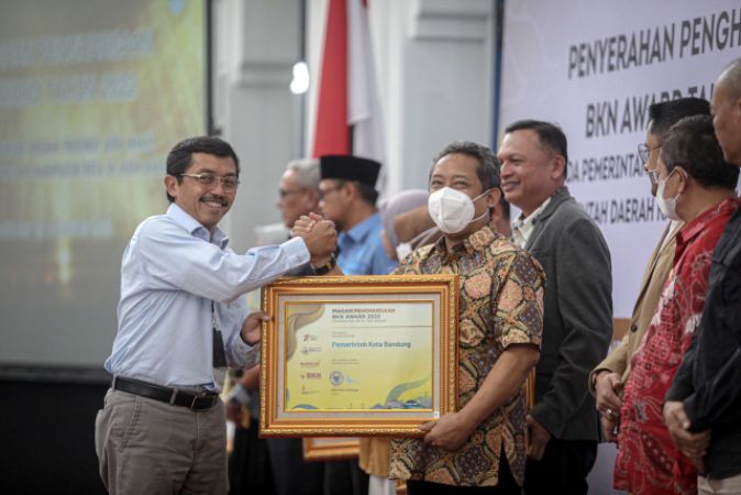Pemkot Bandung Sabet BKN Award untuk Kategori Pemerintah Kota Tipe Besar