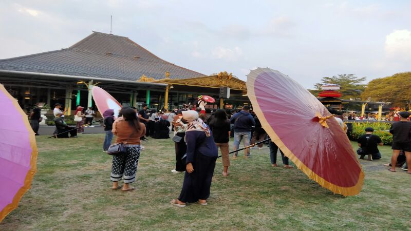 Festival Payung Nusantara Pertama Kali Digelar di Istana Mangkunegaran