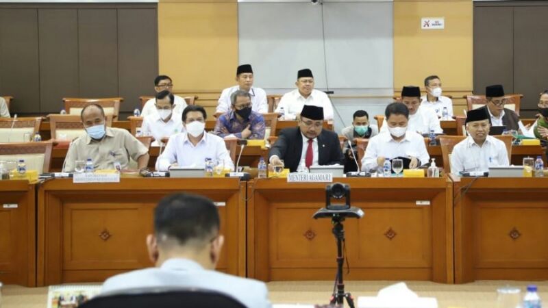 Rapat Kerja Bersama Komisi VIII, Menag Sampaikan Laporan Keuangan Haji 1443H/2022M
