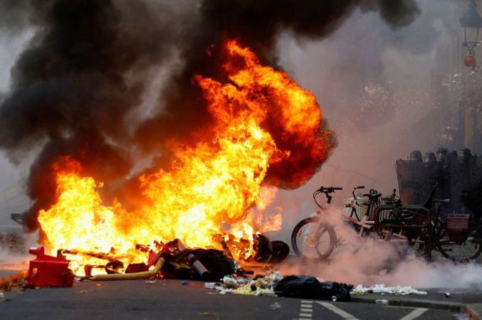 Pendukung Kelompok Teror “PKK” Ubah Paris Jadi Medan Perang, 31 Terluka