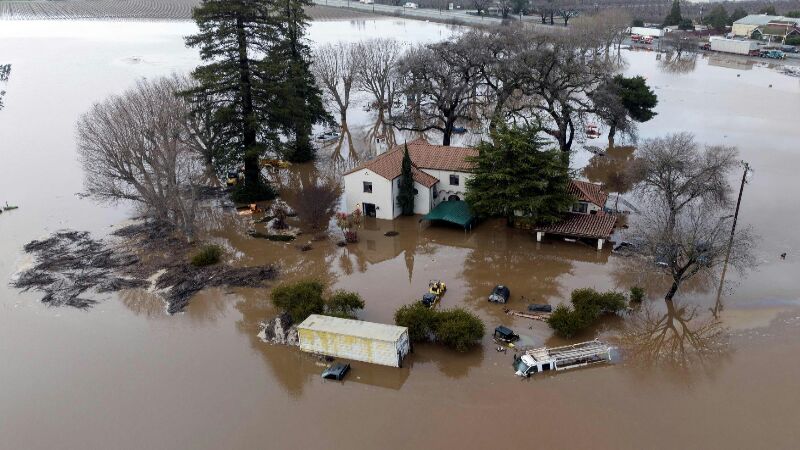 Amuk Badai di Kalifornia Sebabkan Banjir dan Longsor, 17 Tewas, 50.000 Dievakuasi