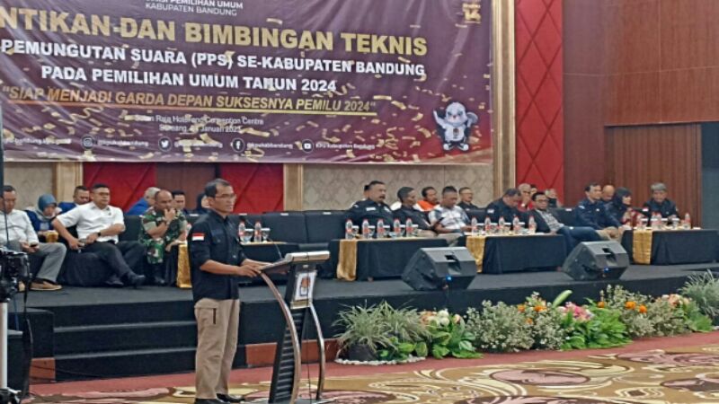 Ketua KPU Kab Bandung Lantik Anggota PPS Pemilu 2024