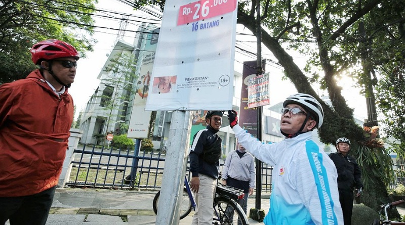 Pemkot Bandung akan Membongkar 560 Reklame dan JPO Ilegal