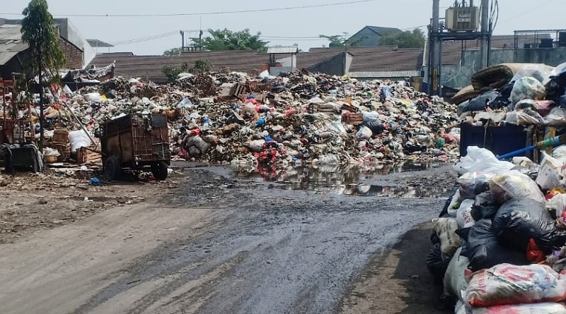 VISITIZEN | Sampah Menggunung (Lagi), Pedagang Pasar Baleendah Bingung