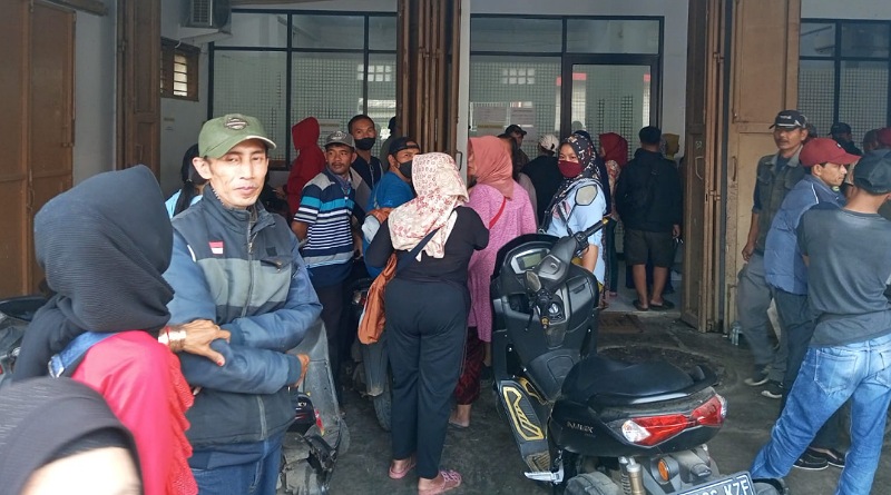 Unjuk Rasa Pedagang Pasar Banjaran ke DPRD Kabupaten Bandung, Ada Oknum yang Bermain?