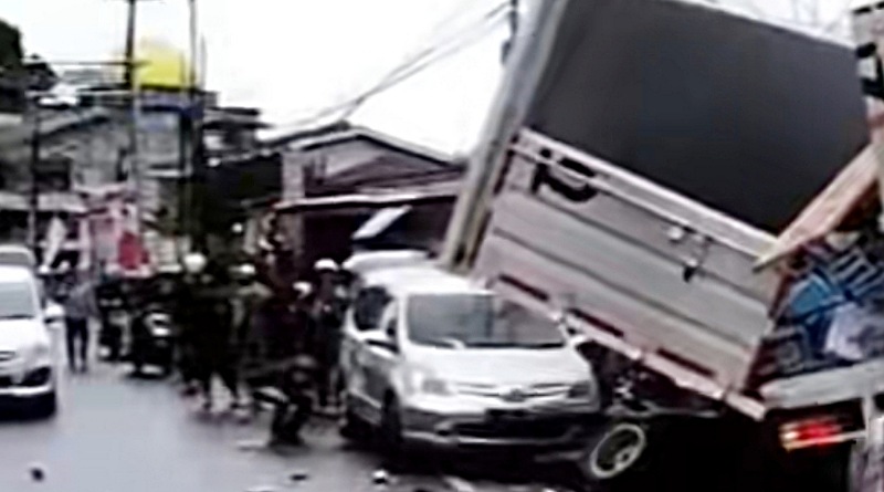 Kecelakaan Beruntun di Puncak, 14 Orang Terluka