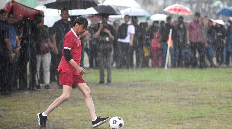 Presiden Jokowi Main Bola di Sleman, Sambut Laga Timnas Indonesia vs Australia