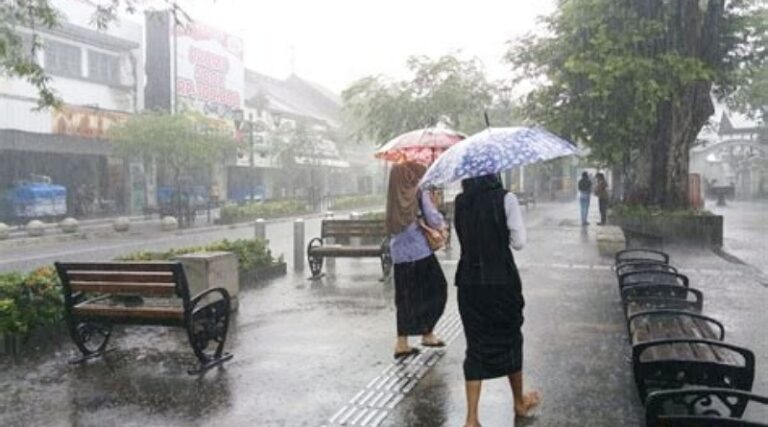 Prakiraan BMKG: Cuaca Bandung Hari Ini, Pagi Berawan Siang Hujan