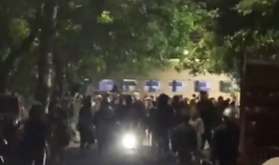 Sweeping Suporter di Stasiun Pasar Turi: Aksi Brutal Oknum Bonek, Walikota Surabaya Meminta Maaf