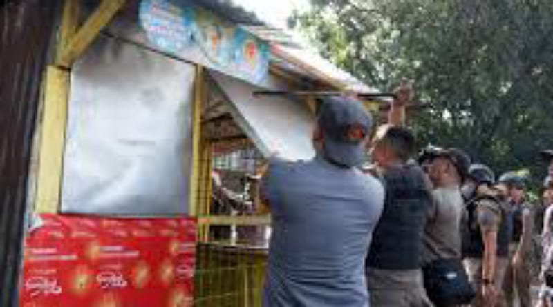 Satpol PP Tertibkan Bangunan Liar di Jalan Soekarno-Hatta Depan RM Ampera Astanaanyar