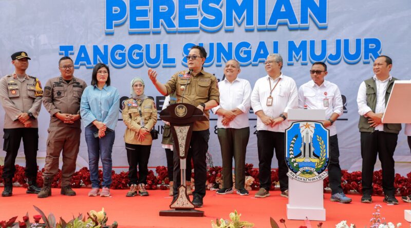 Pj Gubernur Jatim Resmikan Infrastruktur Pascabencana dan Santuni Korban Longsor di Lumajang