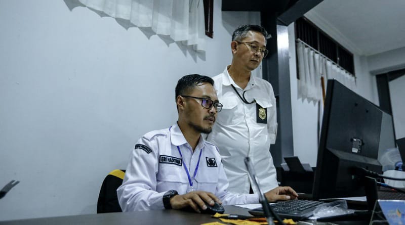 Ratusan Calon Peserta Didik Mendaftar Daring di SMAN 1 Cilaku