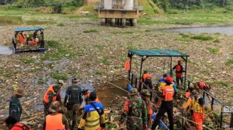 Langkah Maju Bersihkan Citarum, Kolaborasi Alat Berat dan Ratusan Personel