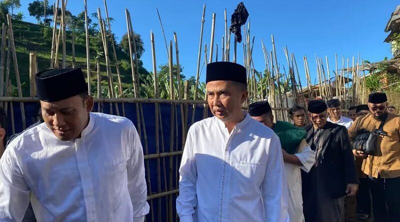 Penjabat Gubernur Jabar Bey Machmudin Salat Iduladha di Kampung Babakan Ampera