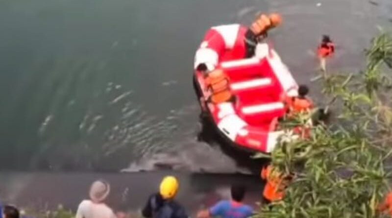 Harapan di Senja Embung Abimanyu: Komunitas Bersatu dalam Pencarian Si Kecil