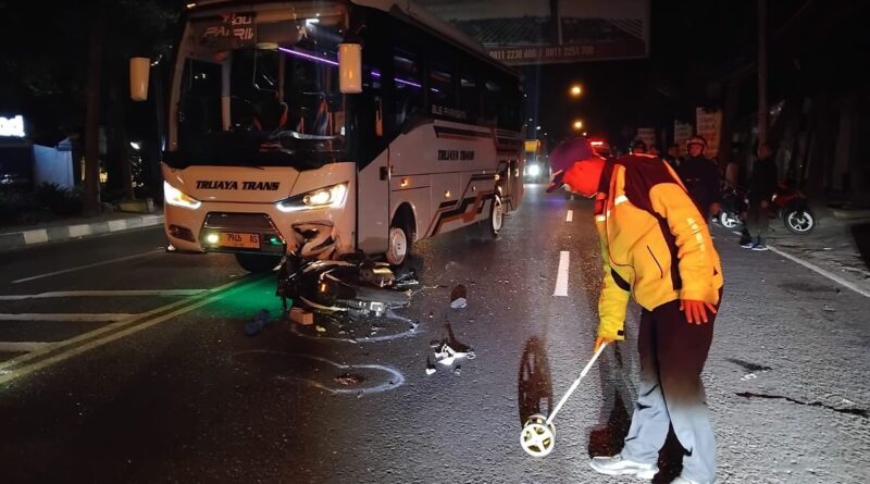 Kronologi Kecelakaan di Cibeunying Kaler, Pengendara Motor Tewas