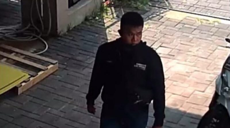 Aksi Pencurian Sepeda Motor Terekam CCTV di Ruko Perumahan The Icon