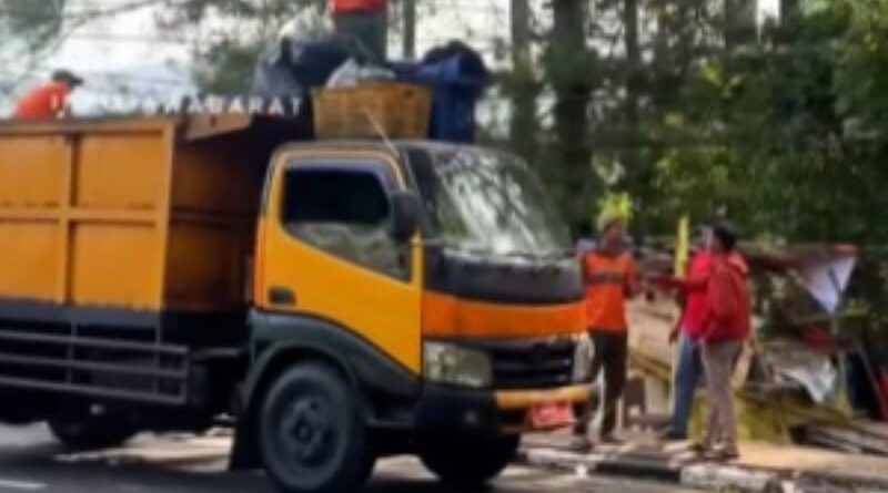 Penertiban Pedagang Kaki Lima di Kawasan Gunung Mas Puncak, Bogor