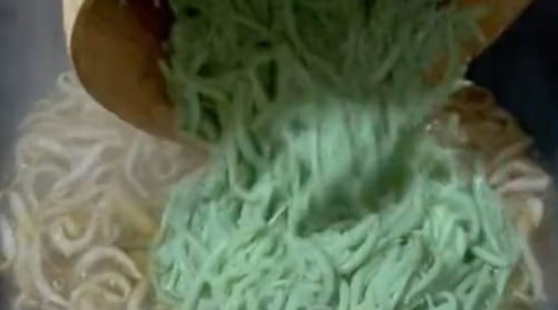 Viral: Content Creator Jepang Salah Paham, Masak Cendol Jadi Ramen