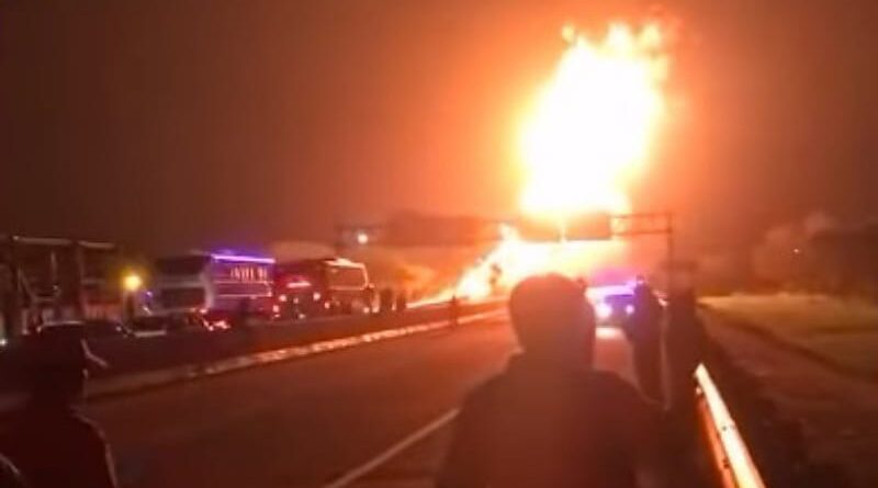 Truk Tangki Milik Pertamina Terbakar di Tol Ngawi-Solo: Kecelakaan Hebat yang Mengguncang