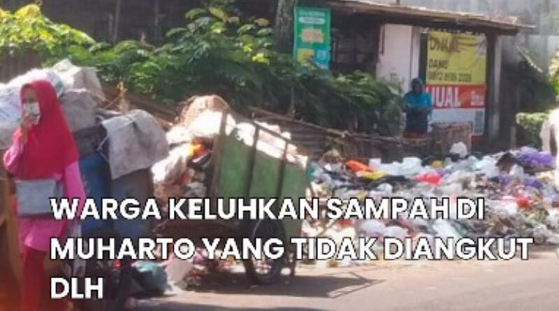 Warga Muharto Keluhkan Sampah Tidak Diangkut di Tepi Jalan