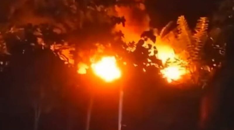 Kebakaran Hebat Hanguskan Gudang Barang Rosok di Kesamben