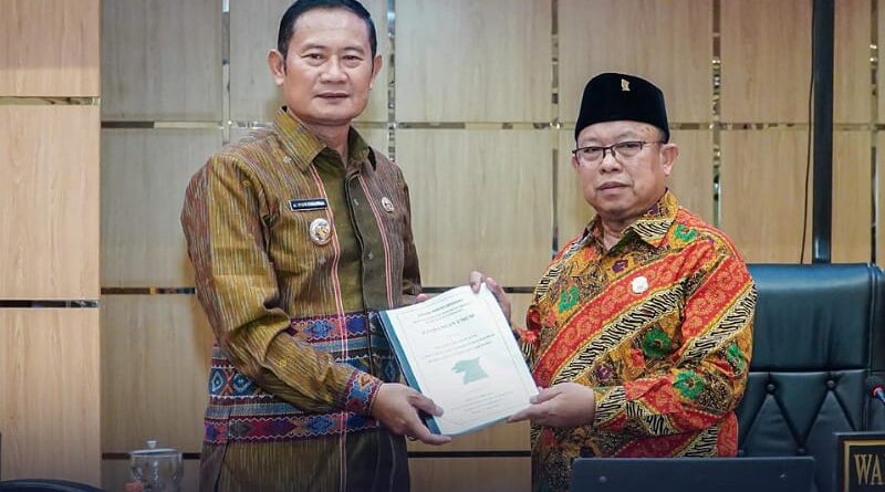 Bupati Lamongan Yuhronur Efendi Berikan Tanggapan Positif terhadap Raperda Inisiatif DPRD Lamongan Tahun 2024
