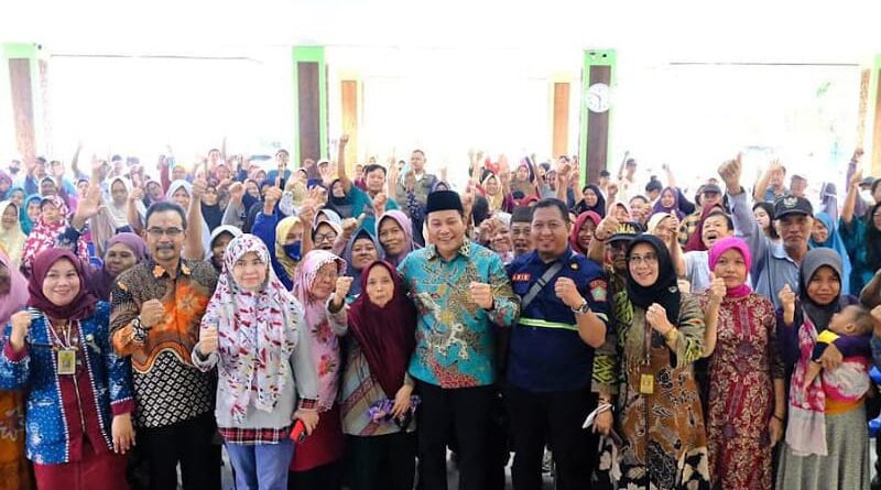 Plt Bupati Sidoarjo Subandi dan Istri Pastikan Warga Kurang Mampu Dapat Bantuan